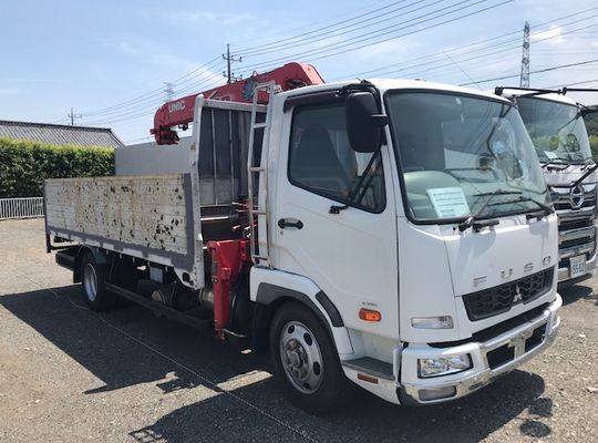 トラック鈑金塗装車入庫①