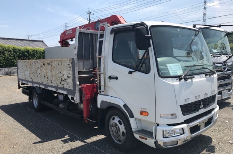 トラック鈑金塗装車入庫①